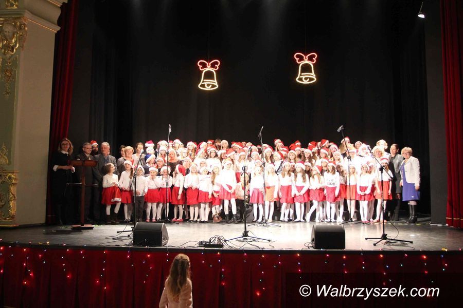 REGION, Szczawno-Zdrój: „Koncert Kolęd” w Teatrze Zdrojowym