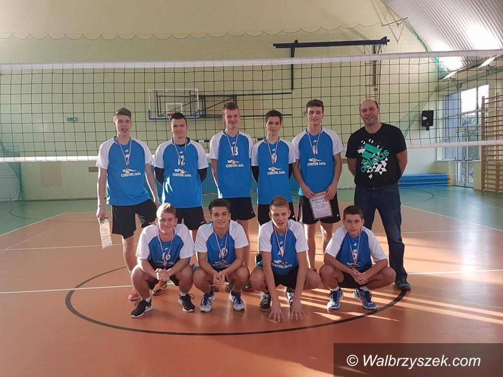 Wałbrzych: Siatkarze z brązem