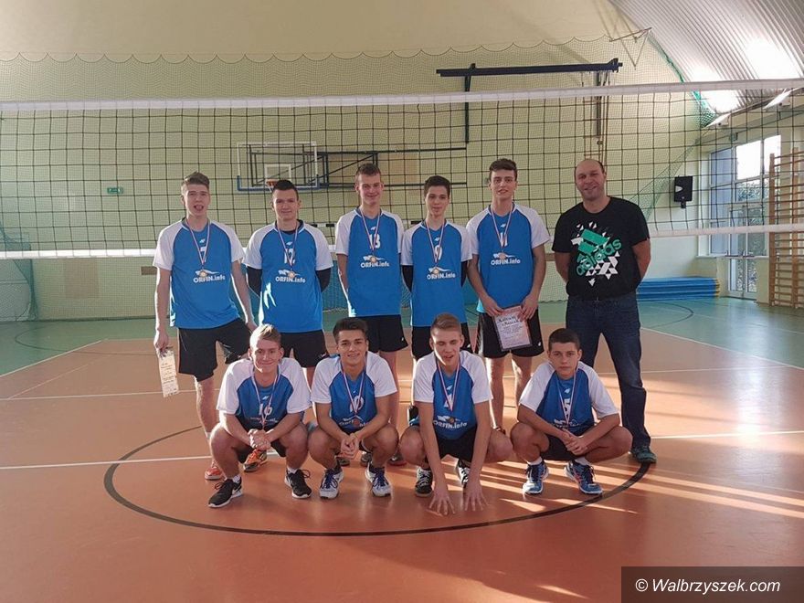 Wałbrzych: Siatkarze z brązem