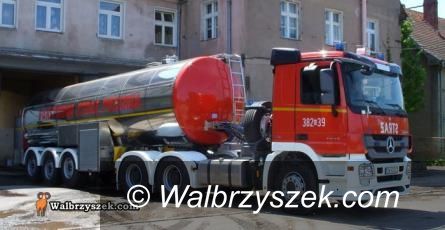 Wałbrzych: Rozległy wyciek oleju na Wrocławskiej