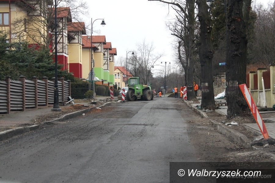 REGION, Szczawno Zdrój: Ulica Mickiewicza w Szczawnie–Zdroju wciąż zamknięta