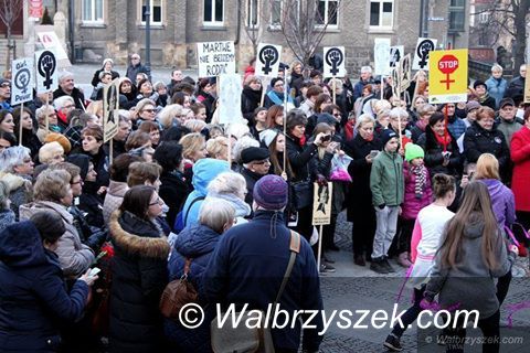 Wałbrzych: Czy angażowanie dzieci w marsze kobiet jest etyczne?