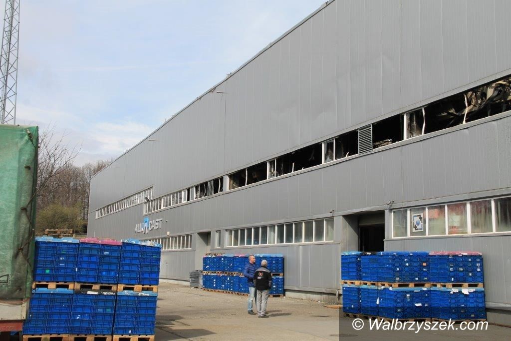 REGION, Świebodzice: Spalona hala wraca do życia