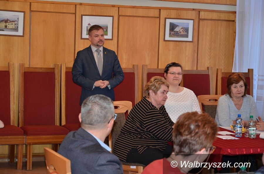 REGION, Głuszyca: Starosta odwiedził Głuszycę i spotkał się z radnymi
