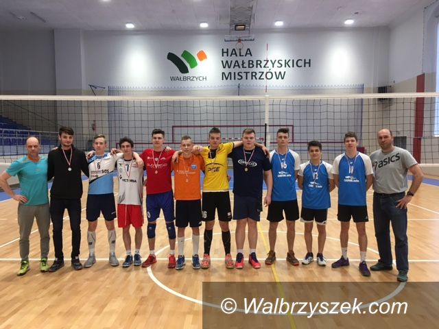 Wałbrzych: Siatkarskie trójki pod dyktando ZS nr 4