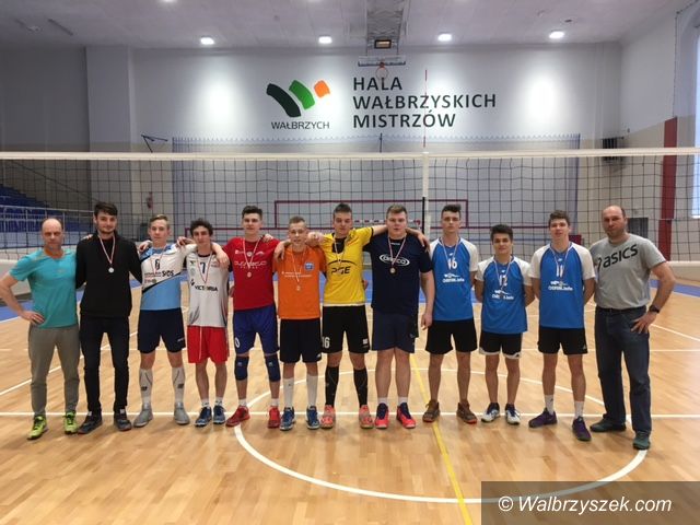 Wałbrzych: Siatkarskie trójki pod dyktando ZS nr 4