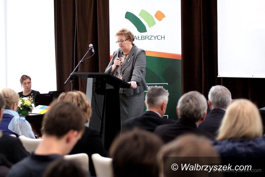Wałbrzych: Konferencja "Edukacja = Praca"