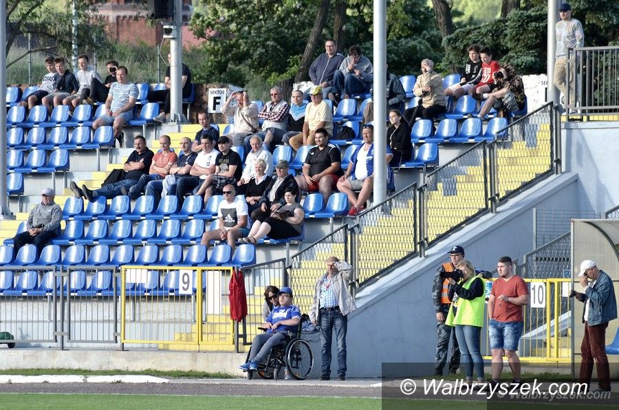Wałbrzych: III liga piłkarska: Wreszcie wygrali
