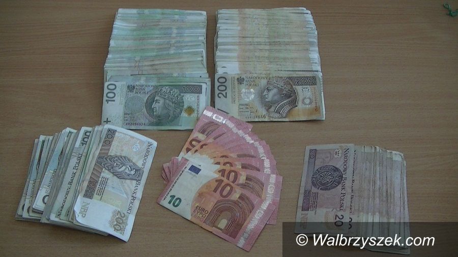 REGION: Zatrzymano dwie osoby organizujące nielegalne gry na automatach hazardowych w kilku miejscowościach