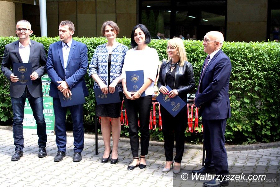 Wałbrzych: Pracownicy i studenci PWSZ nagrodzeni