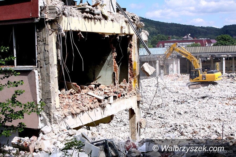 Wałbrzych: Trwa wyburzanie Porcelany Wałbrzych