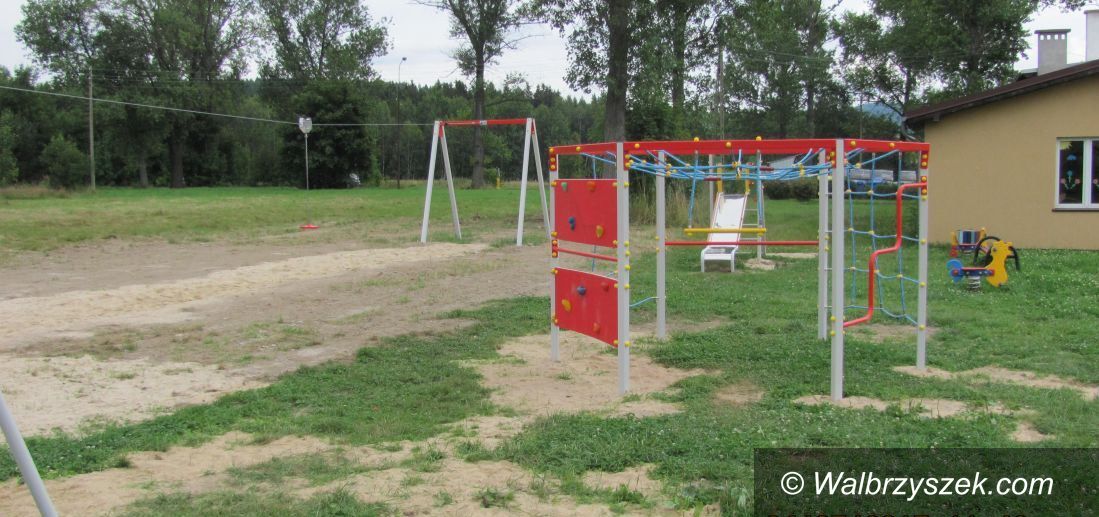 REGION, Borówno: Doposażyli plac zabaw