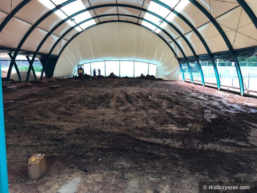 REGION, Szczawno-Zdrój: Remont i renowacja szczawieńskich kortów tenisowych