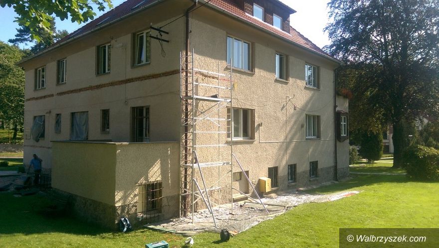 REGION, Jedlina-Zdrój: Trwa termomodernizacja budynku UM w Jedlinie–Zdroju