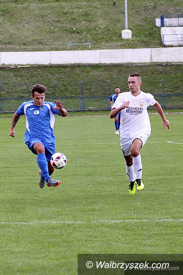 Wałbrzych: IV liga piłkarska (grupa wschód): Męczyli się z Żernikami