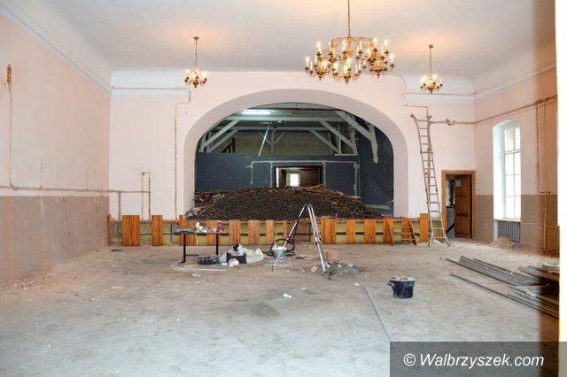 REGION, Głuszyca: Głuszycka sala widowiskowa remontowana
