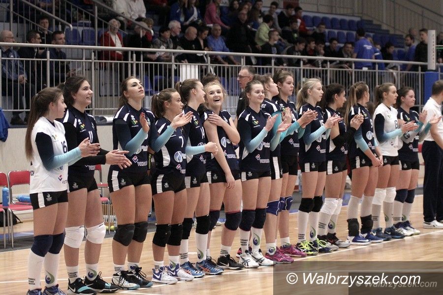 Wałbrzych: III liga siatkówki kobiet: Porażka na inaugurację