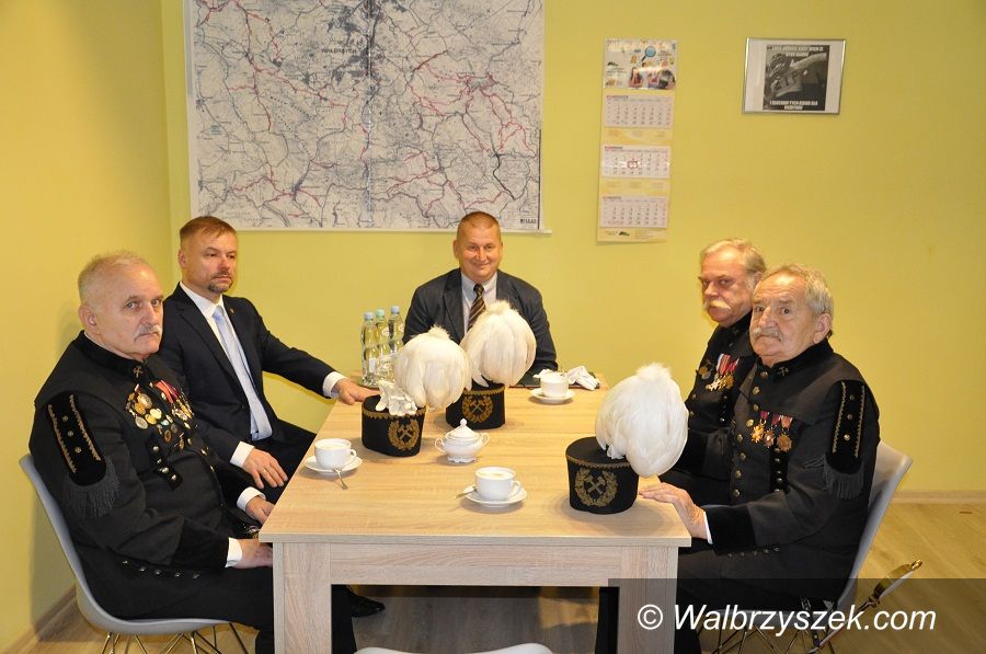 powiat wałbrzyski/Wałbrzych: Górnicy z wizytą u Starosty