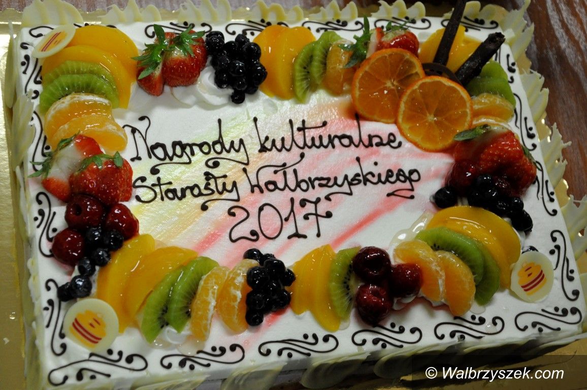 powiat wałbrzyski: Nagrody Starosty za działalność kulturalną wręczone