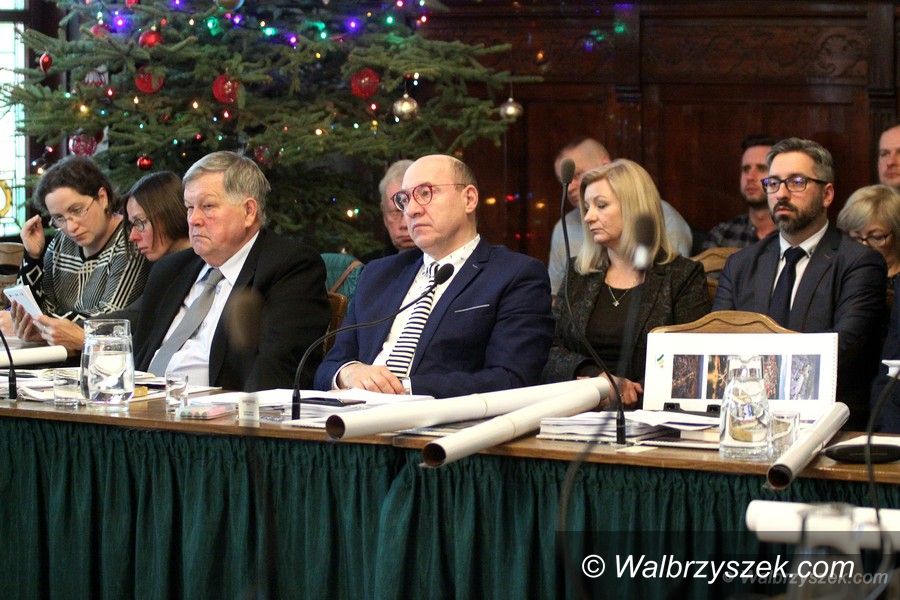 Wałbrzych: Kto może parkować za ratuszem?