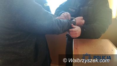 Wałbrzych: Powybijał szyby w mieszkaniu swojego kolegi