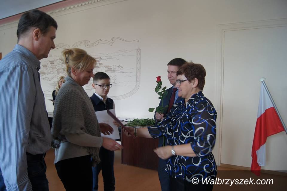 REGION, Mieroszów: Najzdolniejsi uczniowie z gminy Mieroszów otrzymali stypendia