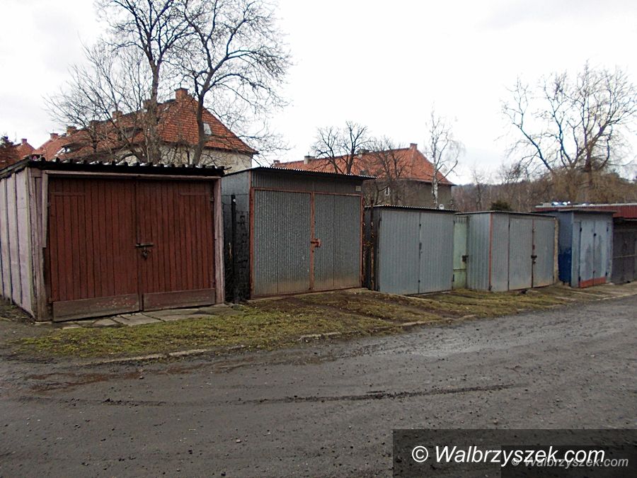 Wałbrzych: Garaże straszą swoim wyglądem