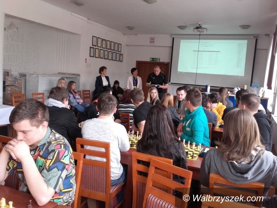 Wałbrzych: Wyrównane szachowe potyczki