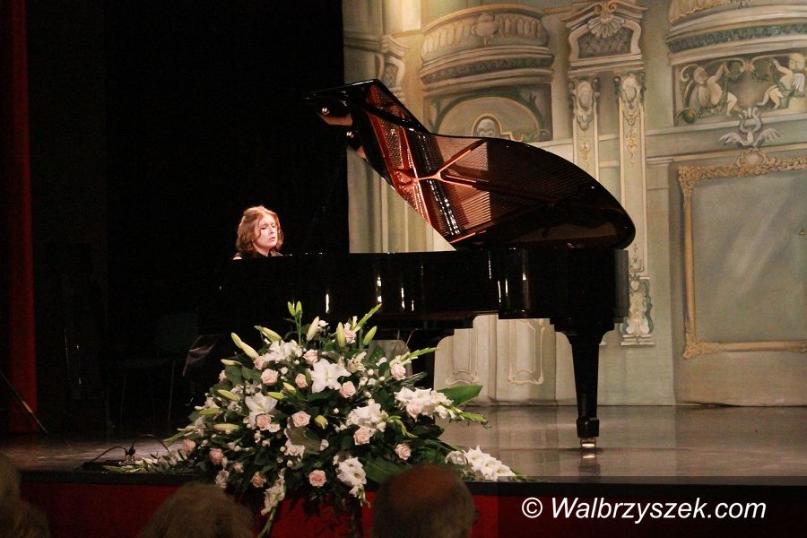 REGION, Szczawno-Zdrój: Sala Teatru w Szczawnie–Zdroju pełna po brzegi