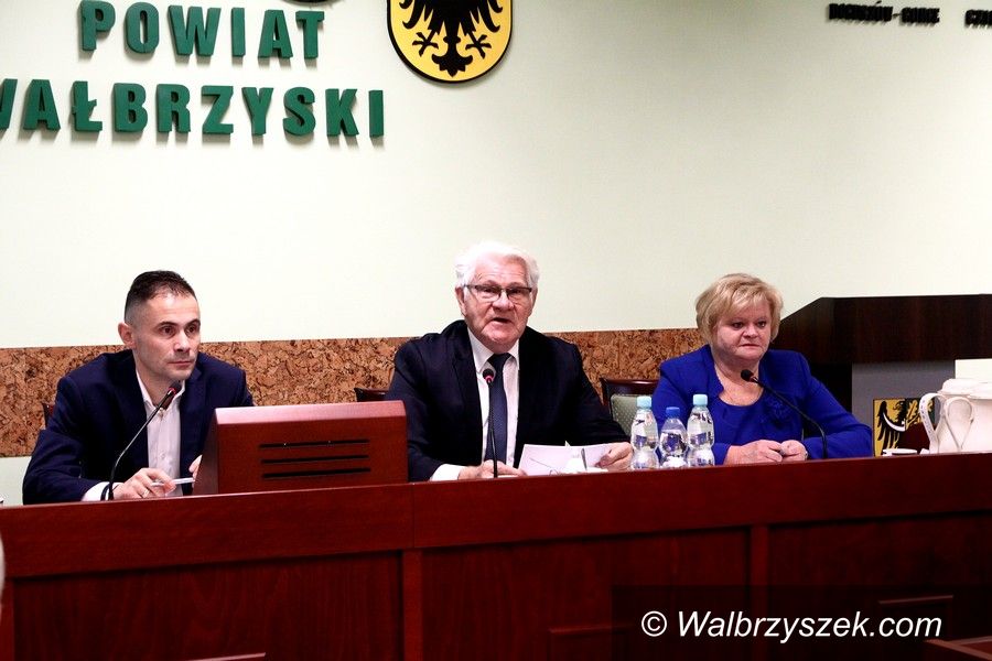 REGION, Grzędy: Chodnik w Grzędach zdominował Sesję Rady Powiatu