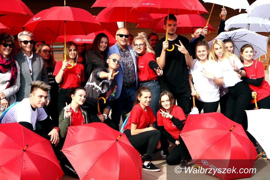 Wałbrzych: Flash Mob przed Galerią Victoria