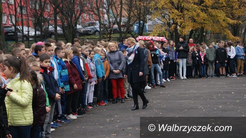 Wałbrzych: Wspólne śpewanie hymnu również w PSP nr 15