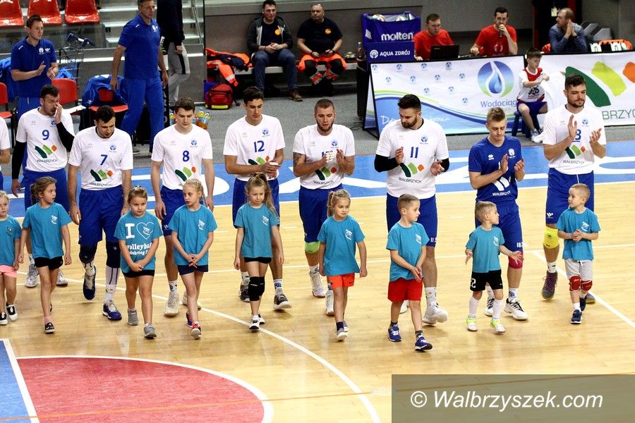 Wałbrzych: II liga siatkówki mężczyzn: Lider wygrał po pasjonującej walce
