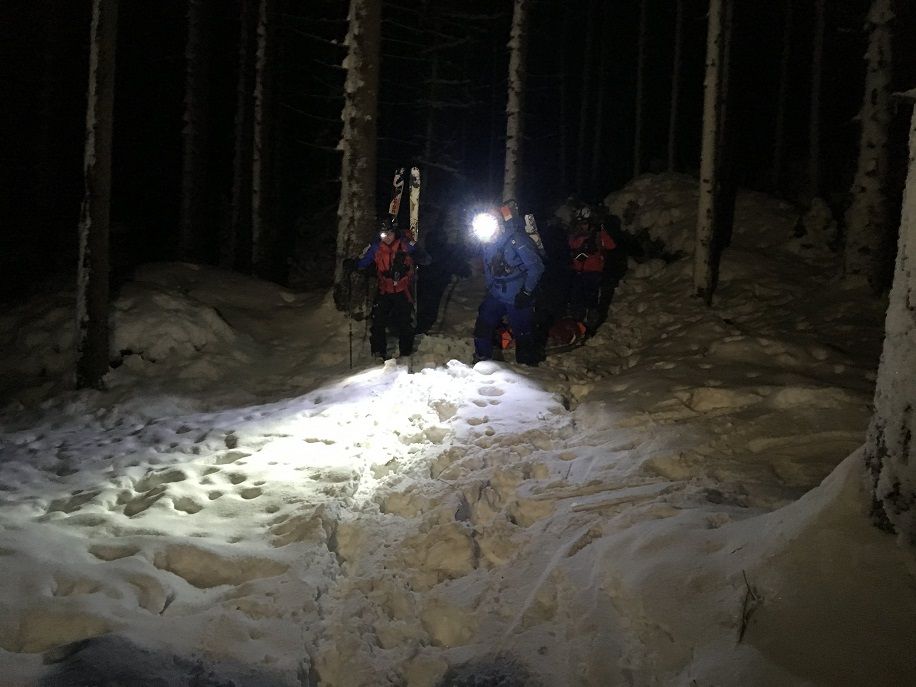 REGION: Turysta spadł z wysokości, ale GOPR–owcy go odnaleźli