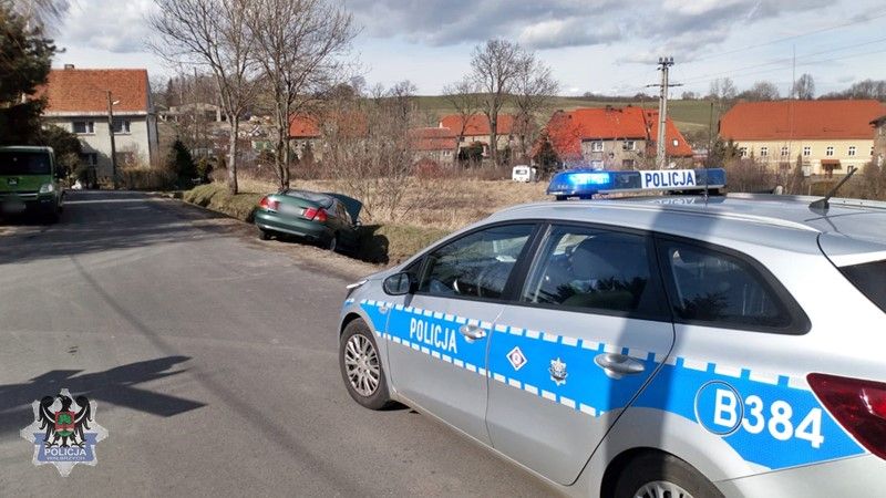REGION, Dziećmorowice: Miał 3,5 promila alkoholu i wylądował w rowie...