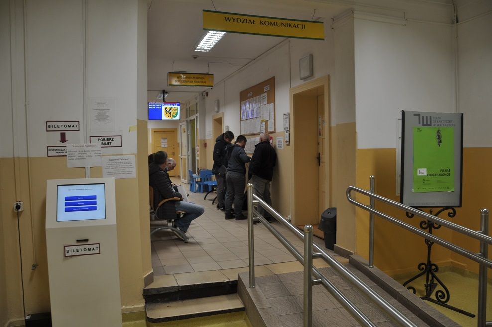 powiat wałbrzyski: System kolejkowy w Starostwie Powiatowym już działa