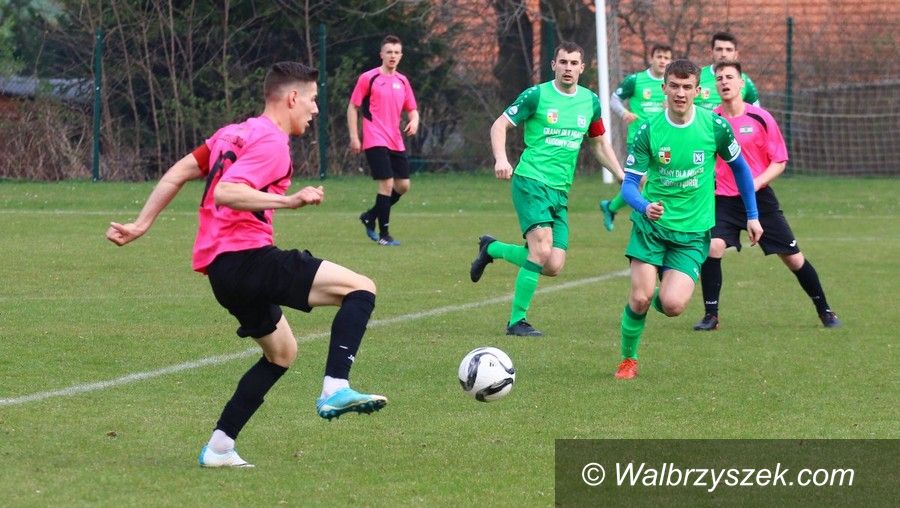 Szczawno-Zdrój: Piłkarska klasa okręgowa: MKS gorszy od Włókniarza