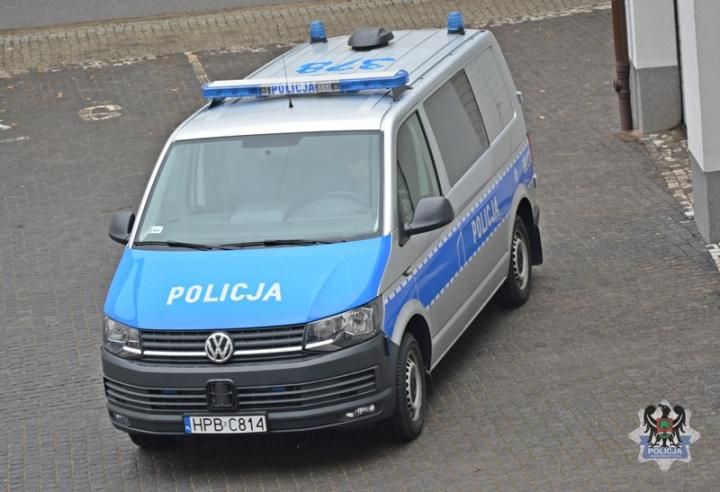 Wałbrzych: 33–latek najpierw ukradł alkohol, a następnie zaatakował pracownika ochrony