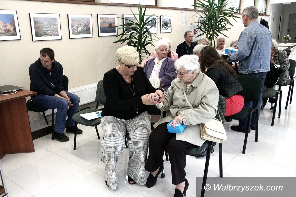Jedlina-Zdrój: "Bransoletki życia" dla seniorów
