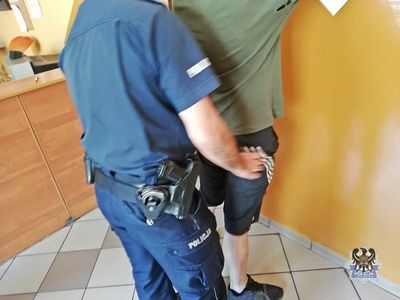 Wałbrzych: Złość i agresję wyładował na witrynie sklepowej
