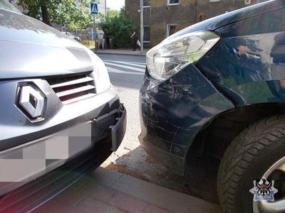 Wałbrzych: Miał 3 promile alkoholu i uderzył w zaparkowany samochód