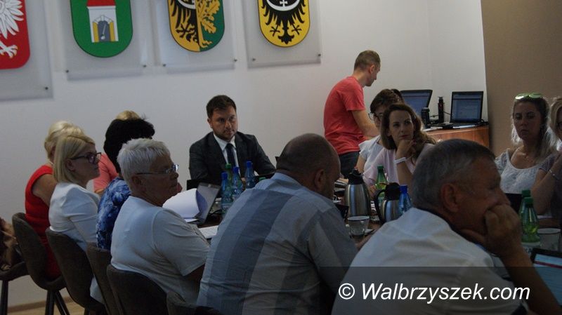 REGION, Szczawno-Zdrój: Wszyscy radni "za" absolutorium dla Marka Fedoruka