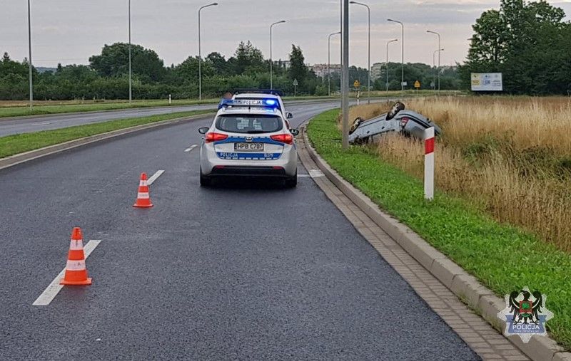 REGION, Szczawno-Zdrój: Wylądował w rowie
