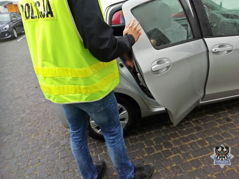 Wałbrzych: Pobili sąsiądkę