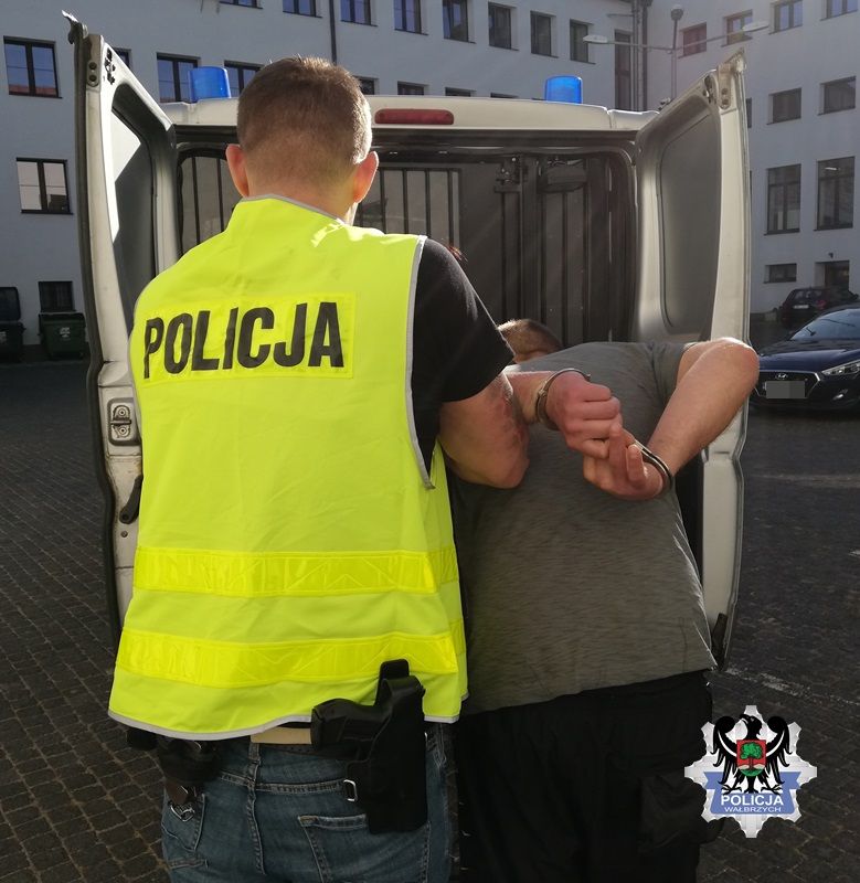 REGION, Boguszów-Gorce: Pałką po głowie