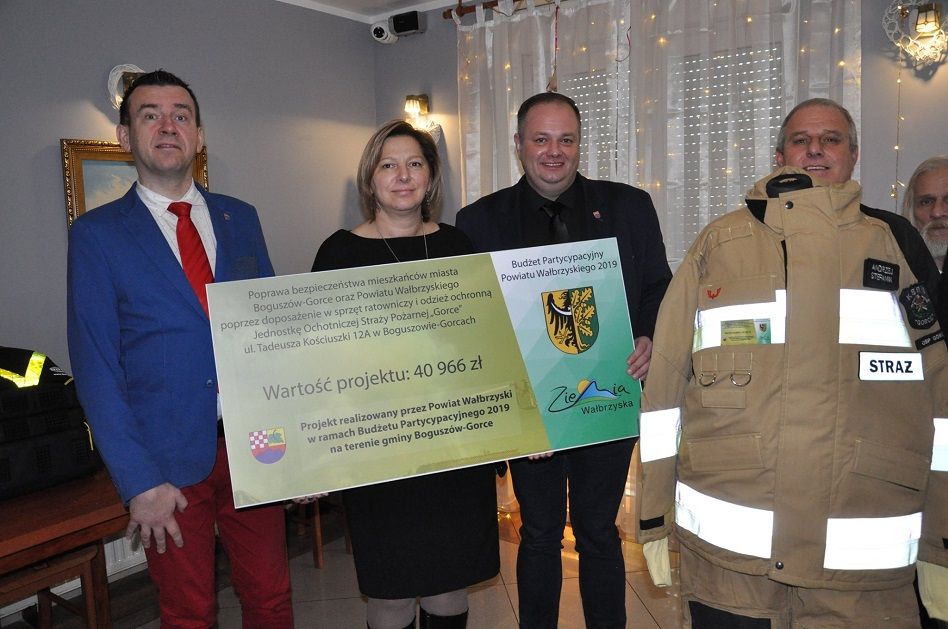powiat wałbrzyski: Strażacy ze sprzętem