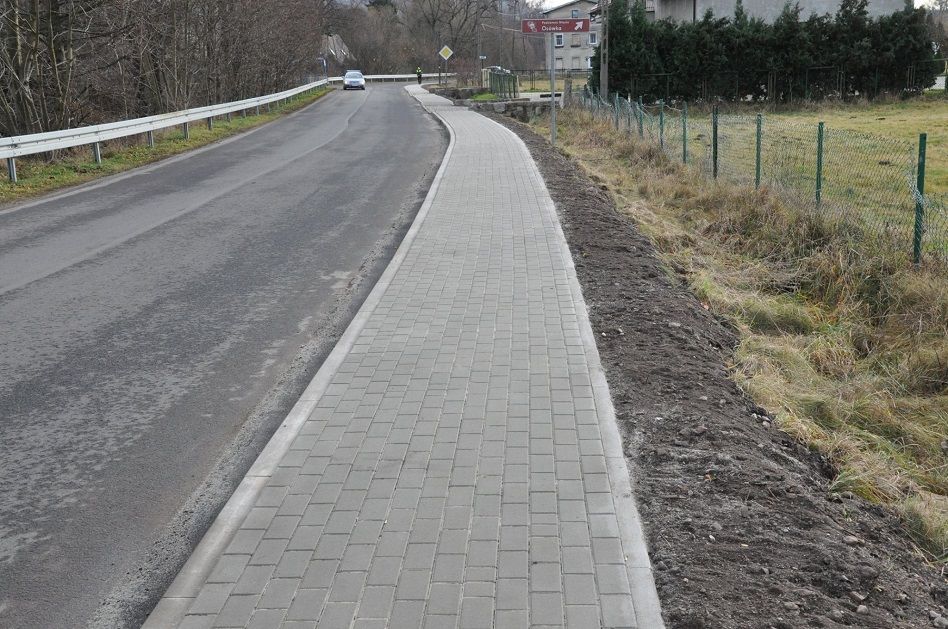 REGION, Głuszyca: Chodnik jak nowy