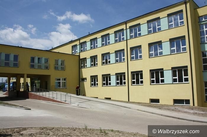 Wałbrzych: Namiot przed szpitalem