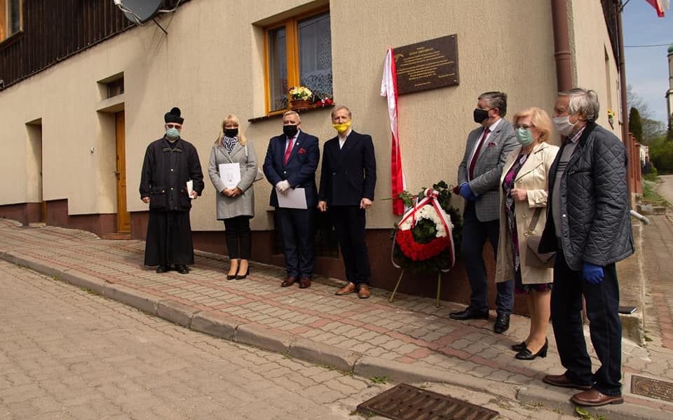 REGION, Gmina Mieroszów: Tablica dla bohatera