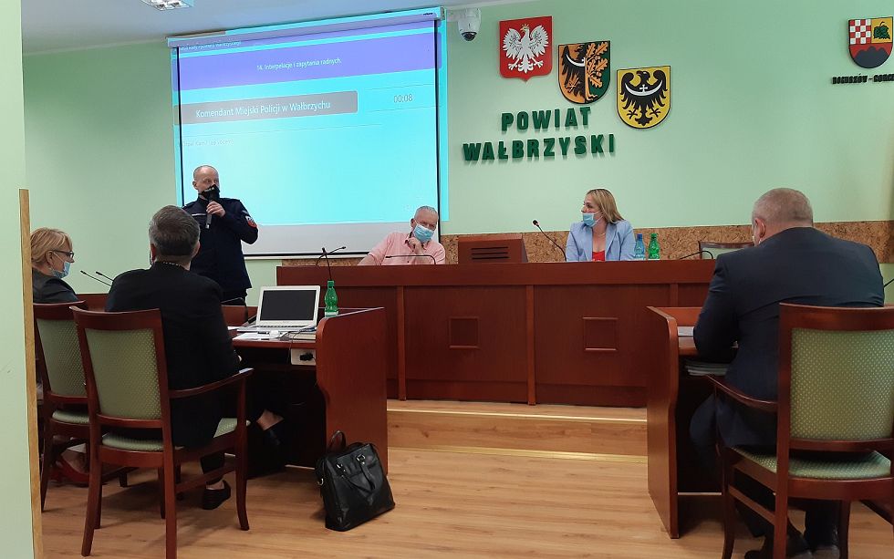powiat wałbrzyski: Powiatowa sesja